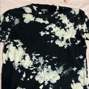 Hollister Black and White Short Sleeve Tee